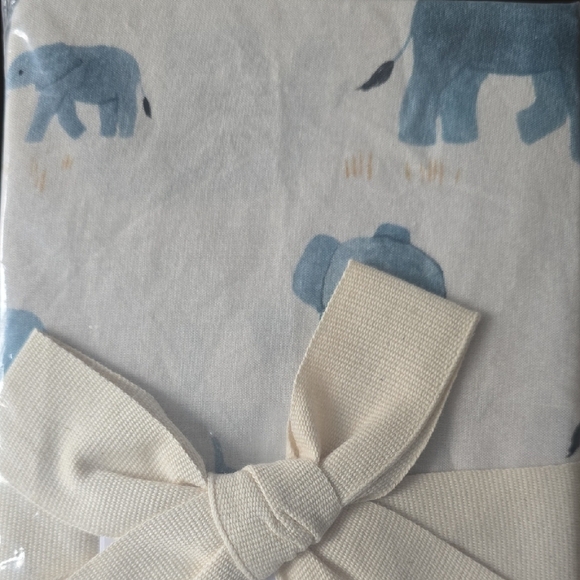 West Elm Kids Organic Crib Sheet With Blue Elephant, Retail Price $45.00US - Picture 2 of 8
